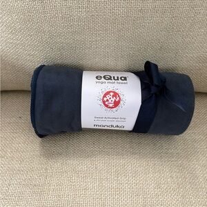 Manduka eQua Yoga Mat Towel - midnight
